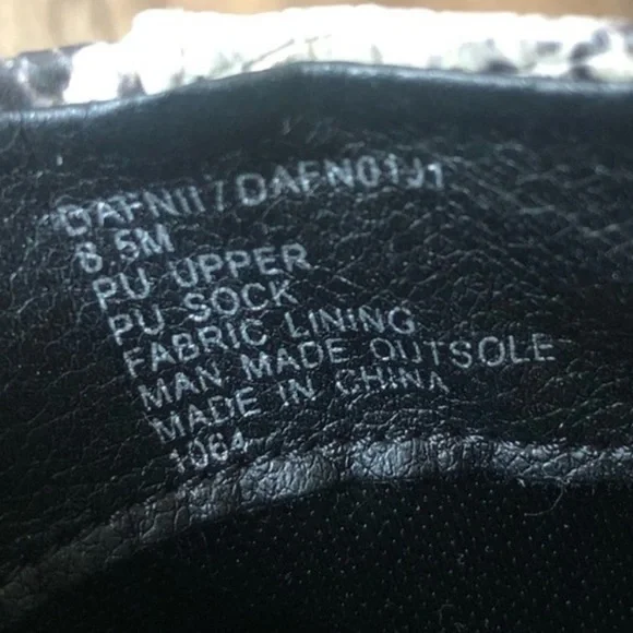 Madden Girl Boots womenโs sz 8.5M, Snake print heeled point toe chunky bootie - Picture 6 of 7